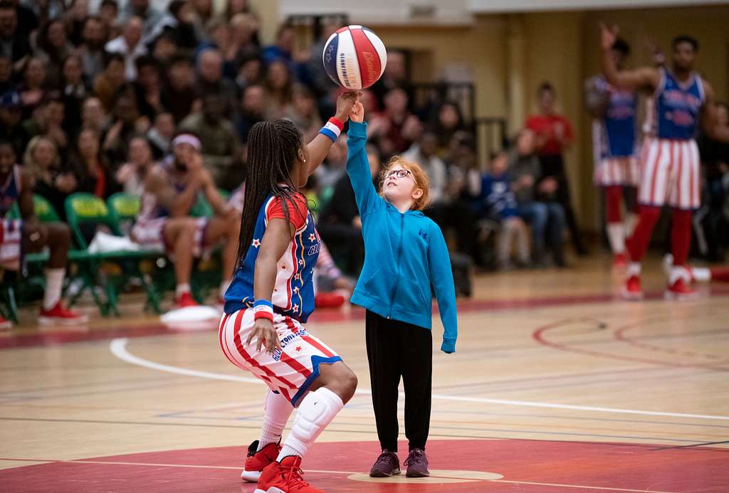 harlem globetrotter spin basketball