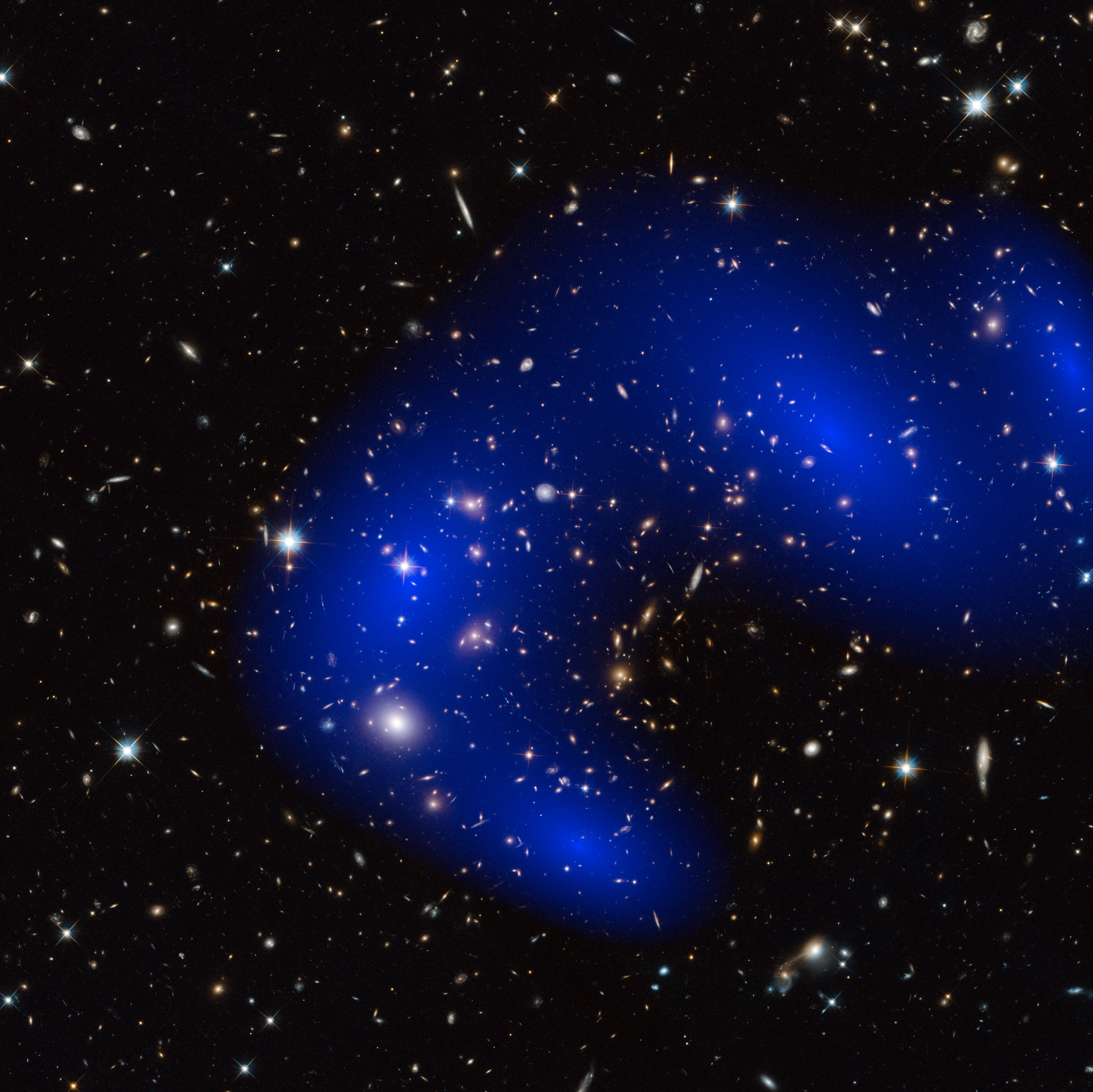 MACS J0717 galaxy cluster dark matter