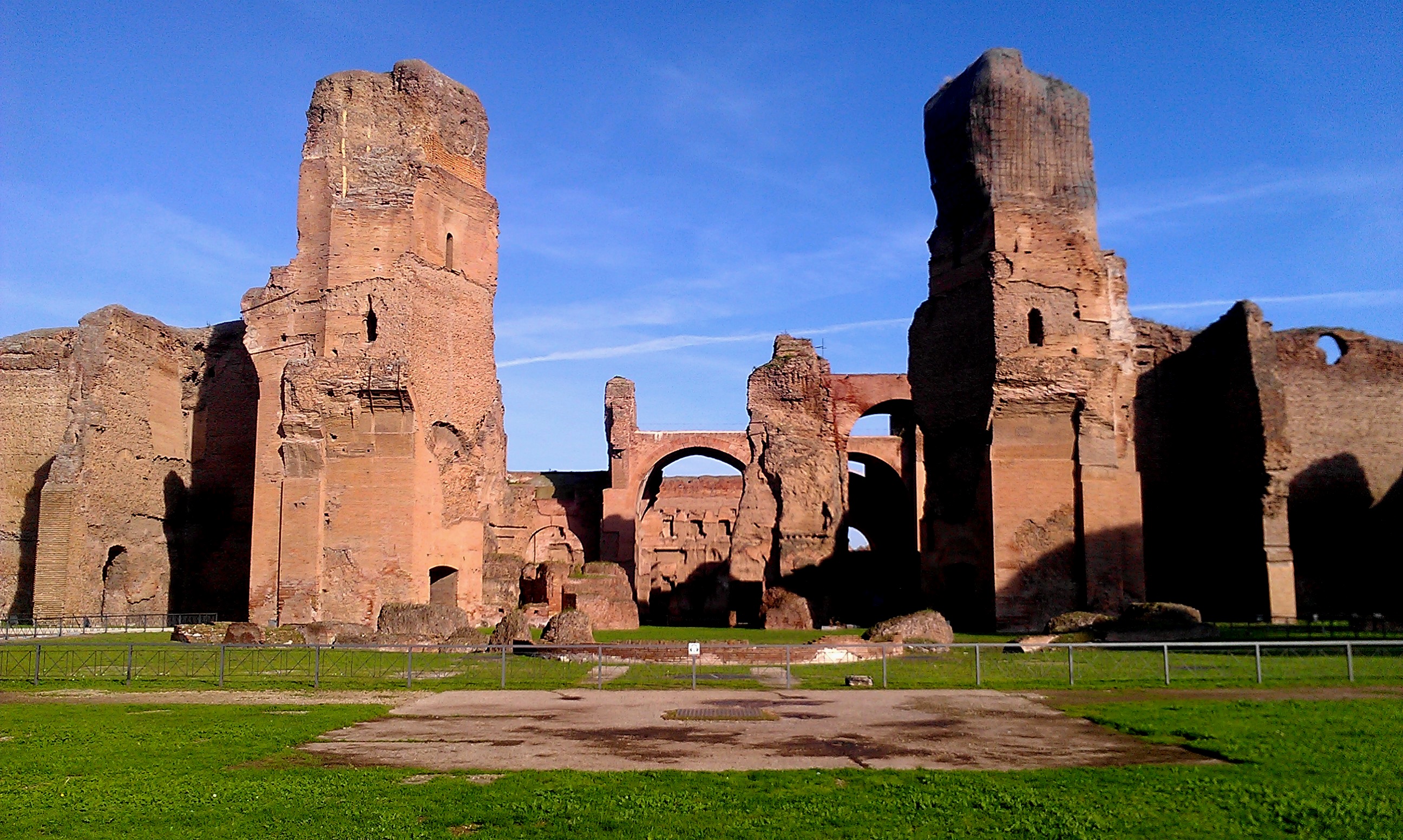 Keywords: group, ruins

Description: A group of ancient Roman ruins in the middle of a grassy field.